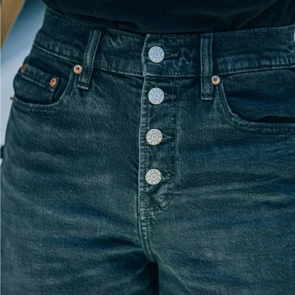 SOLD✨ DAZE vintage Denim shorts - Picture 3 of 7